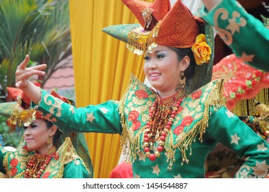 89 Pasambahan dance Images, Stock Photos & Vectors | Shutterstock