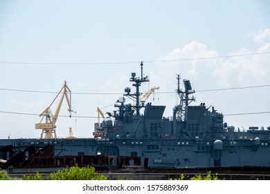  Pascagoula, MS - ‎June ‎9, ‎2019: The Ship Yard Of Ingalls Shipbuilding With Several Military Navy War Ships