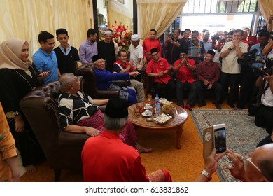 Pasir Mas,Kelantan Malaysia - Aug,28,2017:Malaysian Prime Minister Datuk Sri Najib Razak Visited Tan Sri Hussein Ahmad At His Home In Pasir Mas,Kelantan.