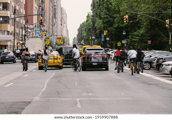passage of bicycles in the streets of\
manhattan new york\
04-14-2019