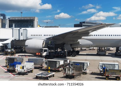 Passenger Plane Airport Aircraft Maintenance Stock Photo 711554026 ...