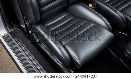 Passenger seat bottom in a car