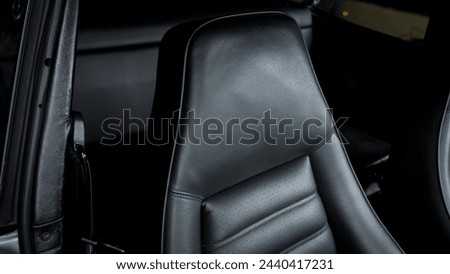 Passenger seat headrest in a car
