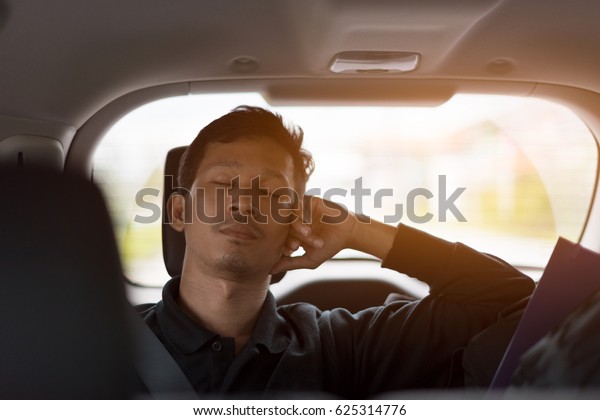 Passenger sleep in\
car.
