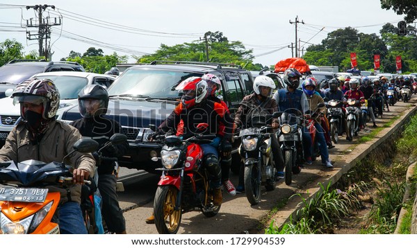 A passenger\
vehicle crosses the pantura road in Batang Regency, Central Java,\
Indonesia, July 12, 2016.
