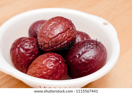 Passion fruit in Plastic Colander
