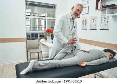 Passive stretch of the patient quadriceps by a physical therapist