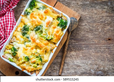 Pasta bake with broccoli and chicken