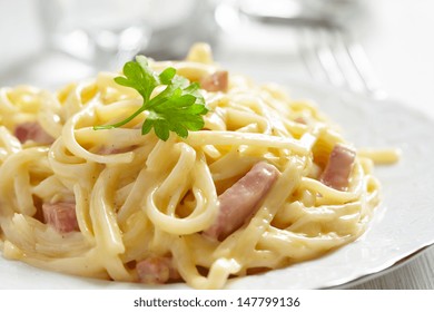 Pasta Carbonara with ham and cheese