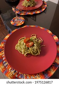 Pasta For Dinner. Linguine Ao Molho Pesto.