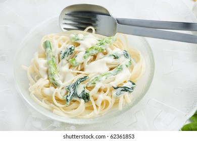 Pasta Linguine With Spinach And Asparagus (pasta Primavera)