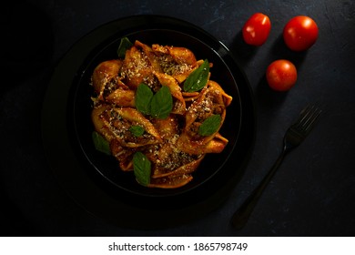 Pasta shells with read sauce