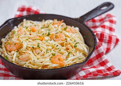 Pasta With Shrimp Scampi In A Pan