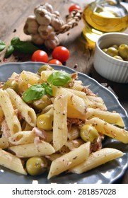 Pasta with tuna chunks and green olives