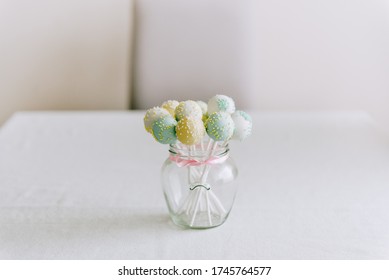 Pastel Cake Pops In A Jar.