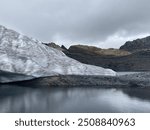 The Pastoruri Glacier, located in the Cordillera Blanca in Peru, is a majestic glacier at an altitude of 5,240 meters. Part of the Huascarán National Park, it is a popular destination.