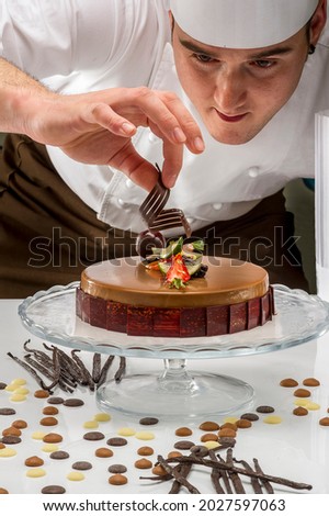 pastry chef making artisan author cakes