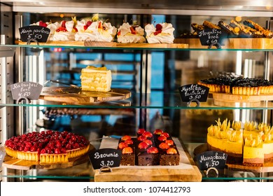 210,090 Pastry shop Images, Stock Photos & Vectors | Shutterstock