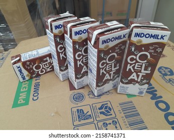 Pasuruan, 20 May 2022 : Milk Packaging Is Brown.  Chocolate Milk Packaging.  Indomilk Milk In Packaging.  Milk Packaging