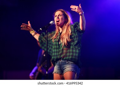 PATCHOGUE, NY-MAR 9: Singer Jessie James Decker Performs Onstage At The Emporium On March 9, 2016 In Patchogue, New York.