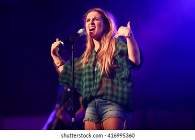 PATCHOGUE, NY-MAR 9: Singer Jessie James Decker Performs Onstage At The Emporium On March 9, 2016 In Patchogue, New York.