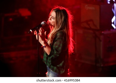 PATCHOGUE, NY-MAR 9: Singer Jessie James Decker Performs Onstage At The Emporium On March 9, 2016 In Patchogue, New York.