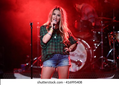 PATCHOGUE, NY-MAR 9: Singer Jessie James Decker Performs Onstage At The Emporium On March 9, 2016 In Patchogue, New York.