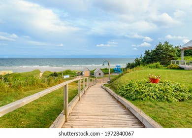 Path to the beach at Basin Head (Point East Coastal Drive, Prince Edward Island, Canada)