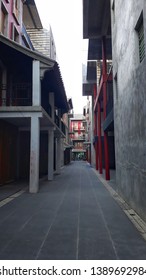 The path between quiet buildings