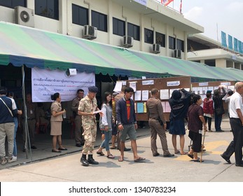 Pathumthani :17 March 2019 : Thai people are inline to cast their vote on advance voting day.