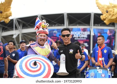 Pathumthani-Thailand-5sep2019:Unidentified Fan Of Thailand In Action During Match World Cup Qualifiers 2022 Between Thailand Against Vietnam At Thammasat Stadium,thailand