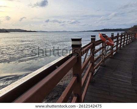 the pathwalk by the oceance
