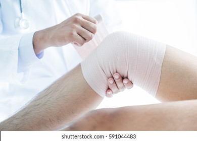 Patient with knee problem at consulting room