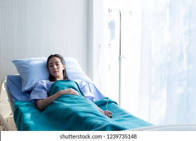 90 Patient sitting on hospital bed back view Images, Stock Photos ...