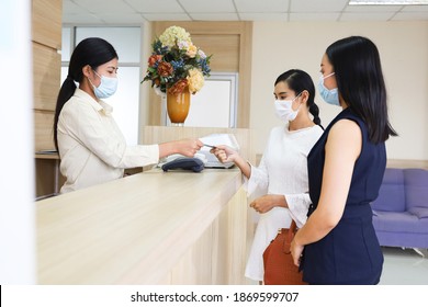 Patient Talking With Nurse Or Staff About Credit Card Online Payment Method In Of The Hospital, Healthcare Treatment Process Concept