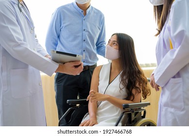 The Patient Was Wearing A Mask And Listening To The Doctor To Explain Their Symptoms In The Hospital Lobby
