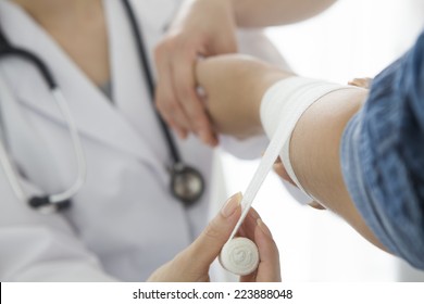 Patients Are Wound A Bandage To Doctor