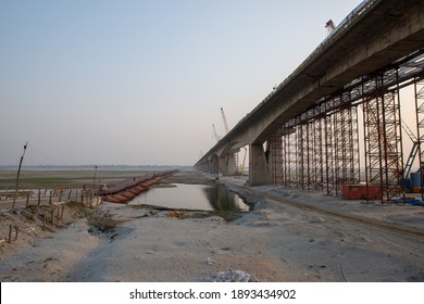 Patna, Bihar, India, 15 April 2019: Ongoing Reconstruction Work Of Mahatma Gandhi Setu (bridge) Over The River Ganga, One-way Traffic Divert On Pontoon Bridge. 