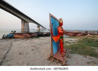 Patna, Bihar, India, 15 April 2019: Hanuman Sculpture Placed Near Pontoon Pul And The Mahatma Gandhi Setu Bridge Over The River Ganga.  