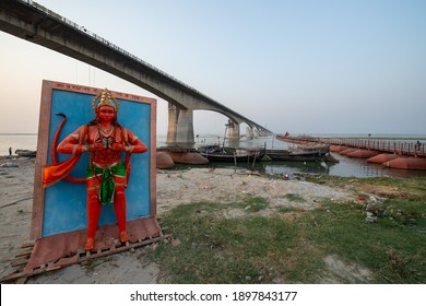 Patna, Bihar, India, 15 April 2019: Hanuman Sculpture Placed Near Pontoon Pul And The Mahatma Gandhi Setu Bridge Over The River Ganga.  