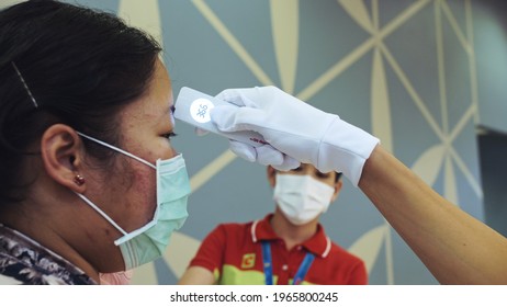 PATTAYA, THAILAND - MARCH 20, 2020: Temperature Check At Supermarket Big C, Grocery Store With A Thermal Imaging Camera Installed.