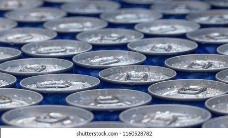 Pattern repeating of beer cans in alcohol and beverage department of superstore