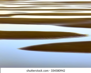 Pattern of rising tide: Luminous abstract of sandy beach striped with seawater along Pacific coast of Olympic Peninsula in Washington, USA (one of a series) Foto Stok
