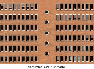 Pattern of a wall with many windows