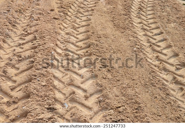 pattern of wheels tracks on\
the soil