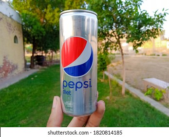 1,107 Pepsi hand Images, Stock Photos & Vectors | Shutterstock