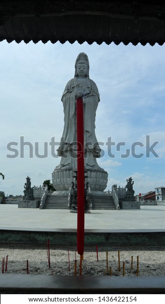 Patung Dewi Kwan Im Statue Dewi Stock Photo Edit Now 1436422154