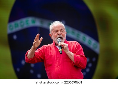 SÃO PAULO, BRAZIL - SEPTEMBER 24, 2022: Former President Luiz Inácio Lula Da Silva. At A Rally In Grajau