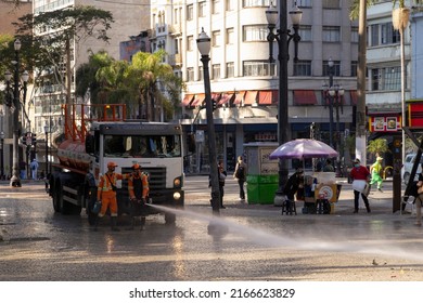 São Paulo, SP, Brazil, JUN 25, 2022, Public Servants Clean The Paissandu Square In The City Center First Thing In The Morning