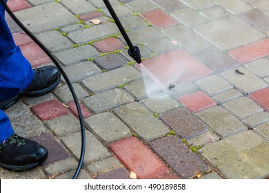 Pavement Cleaning With High Pressure Washer